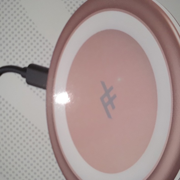 WIRELESS Charging pad By ZAGG 10W - Picture 6 of 11